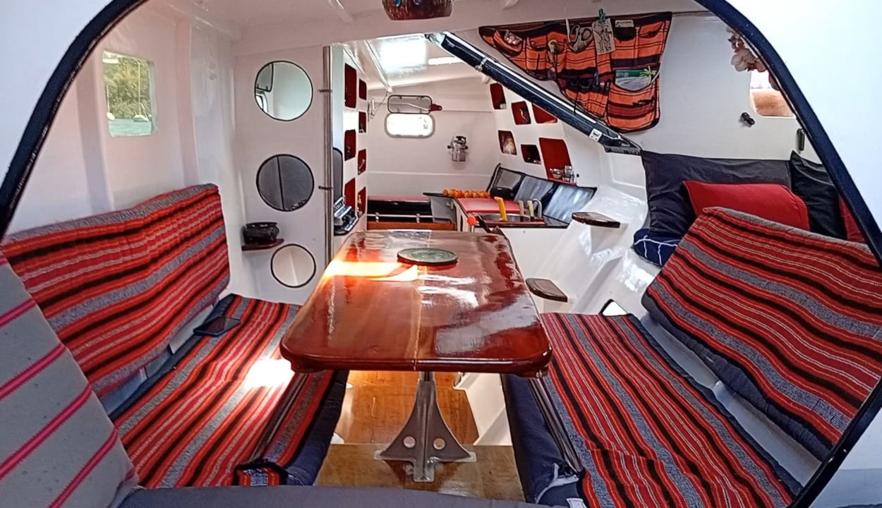 hull interior berths 02