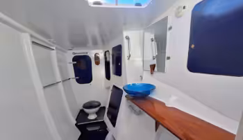 hull interior toilet and washroom