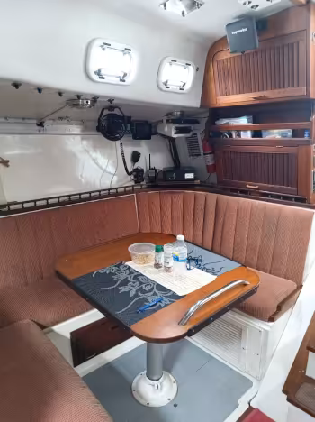 Confortable dining for four