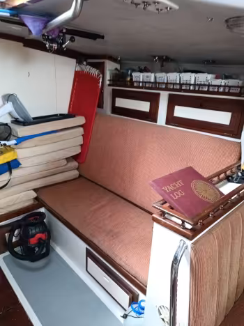 storage space above and below single berth